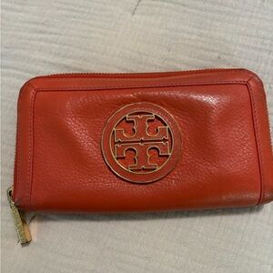 Tory Burch Orange Robinson Wallet Large Medallion - very used condition